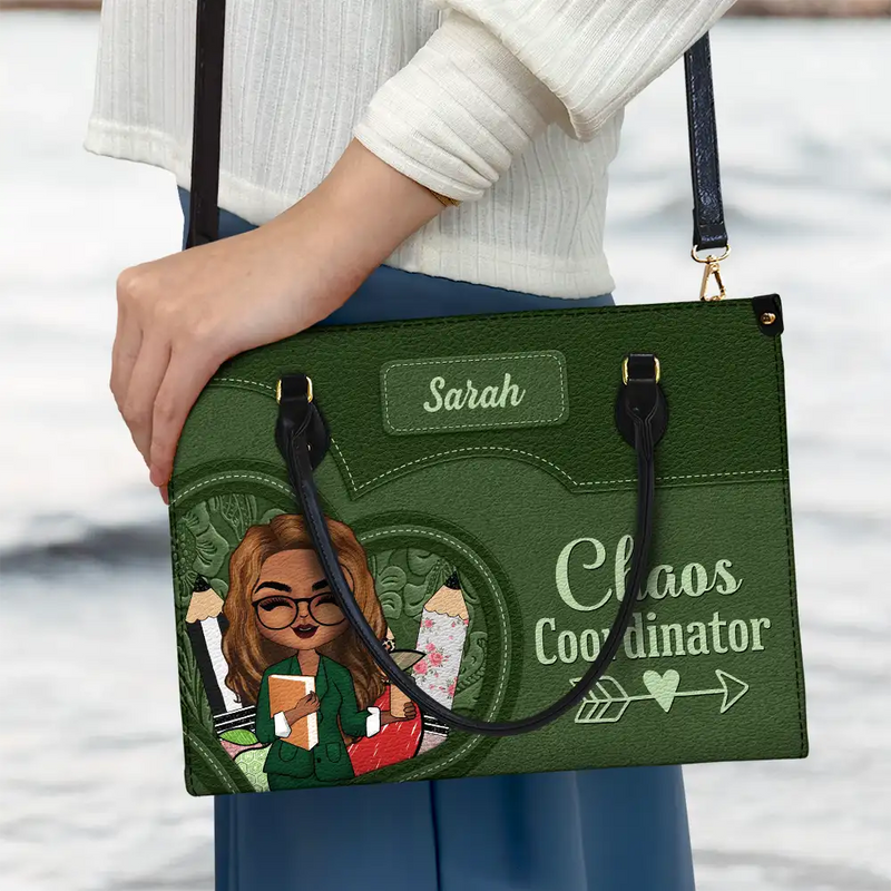 Personalized Teacher It Takes A Big Heart To Shape Little Minds handbag, interior pockets and removable strap details