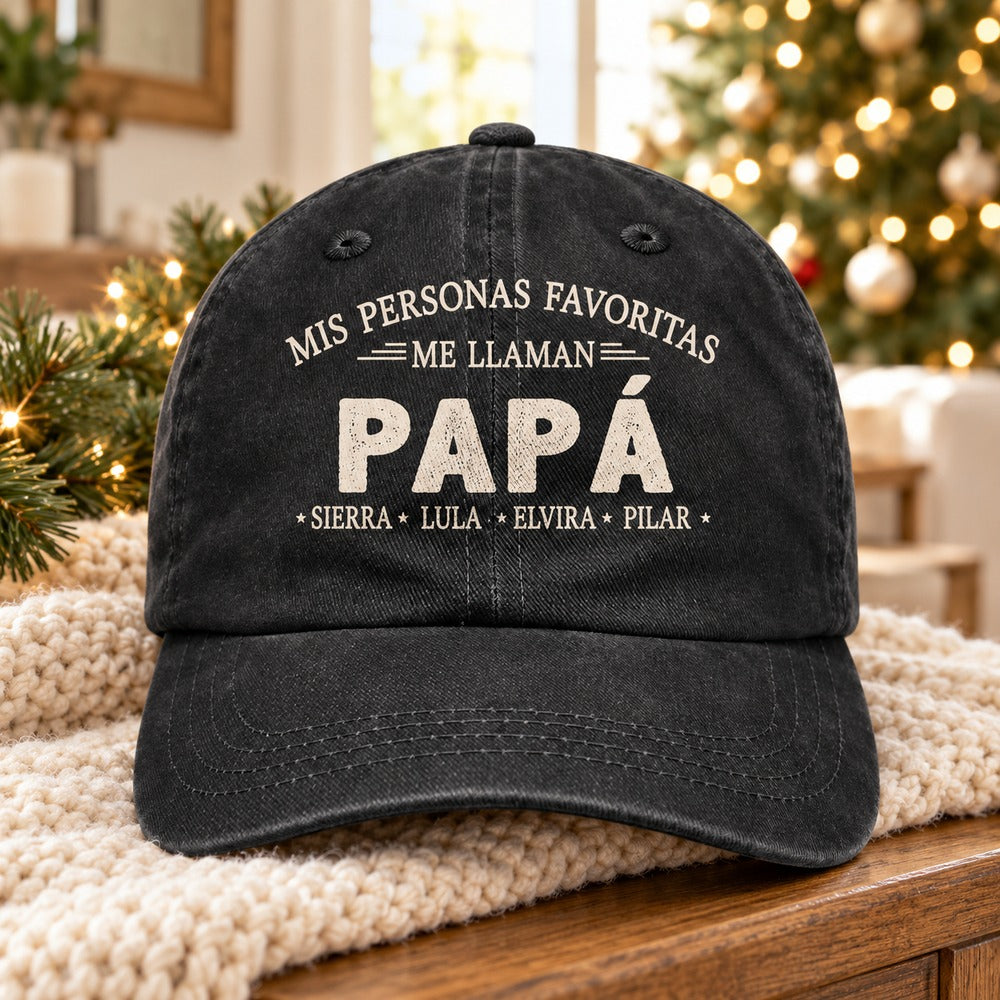 Personalized Mis Personas Favoritas Me Llaman Papa black denim cap on holiday table