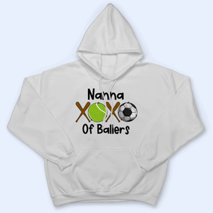 Momma of Ballers - Distressed Vintage Sport Balls with Batts Design - Baseball/Softball - Personalized Custom T Shirt - Gift for Grandma/Nana/Mimi, Mom, Wife, Grandparent - Suzitee Store